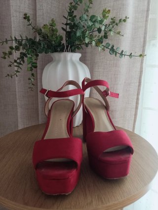 Zapatos de tacón rojos plataforma