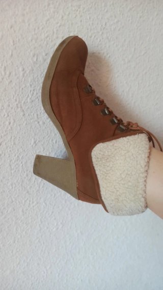 Botines marrones con borrego y tacón