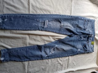 Pantalones vaqueros Leons negros rotos