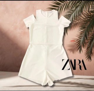 Mono Zara blanco hombros descubiertos