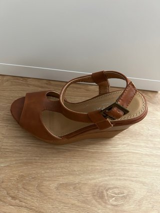 Sandalias Marypaz T-Strap Cuña Marrón