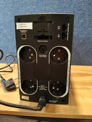 APC BX1400U-FR 1400VA 700W SAI UPS