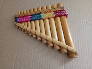 Flauta de Pan antigua hecha de Bambú