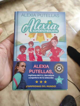 Alexia y las promesas del fútbol / Alexia and t...