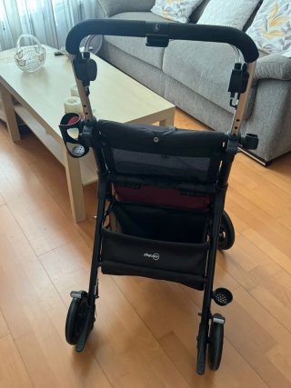 Andador Playcare con asiento y cesta
