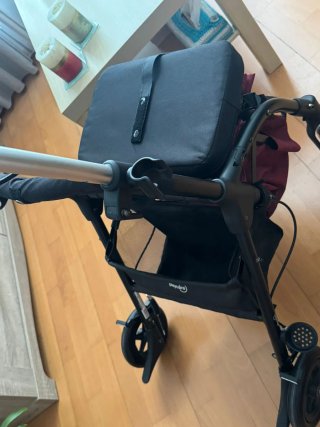 Andador Playcare con asiento y cesta