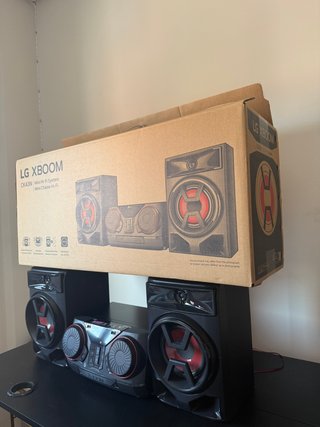 Altavoces LG XBOOM Negros y Rojos