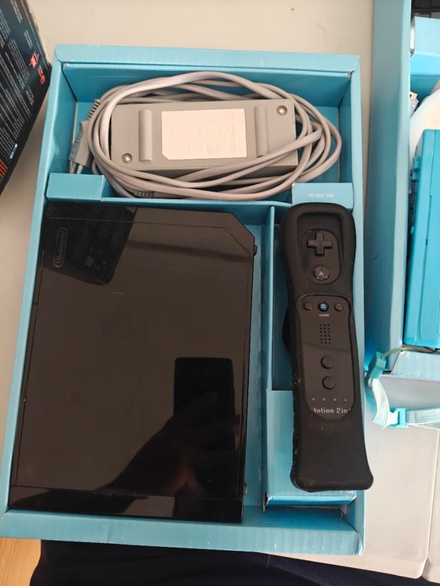 Nintendo Wii Negra con caja + 3 Juegos