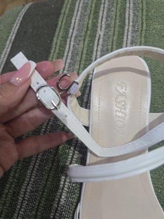 Sandalias blancas tacón cuadrado T37