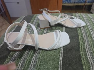 Sandalias blancas tacón cuadrado T37