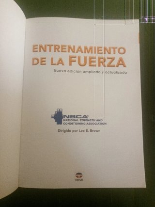 Libro sobre el entrenamiento de la fuerza.