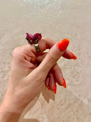 Anello regolabile fucsia con fiori