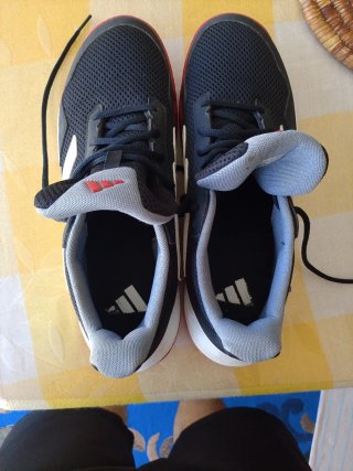 Zapatillas Adidas Negras y Rojas