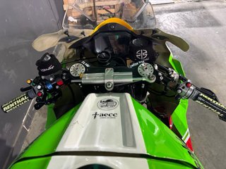Kawasaki ZX10RR circuito