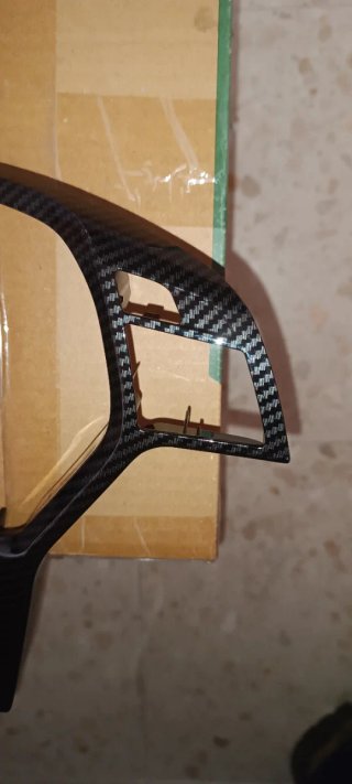 Moldura Volante Fibra Carbono Mercedes Benz.
