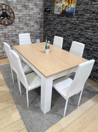 Mesa extensible madera con 6 sillas blancas
