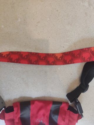Bandolera Pokémon Roja y Negra