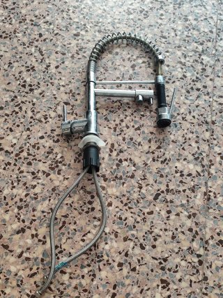 Grifo de cocina plateado