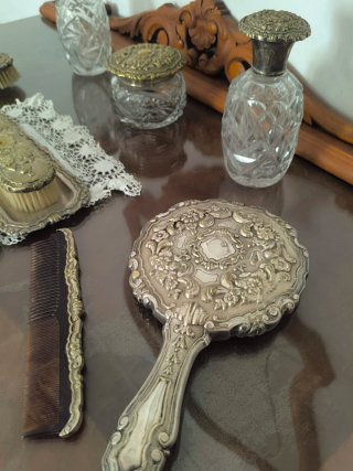 Juego tocador antiguo cristal y alpaca.