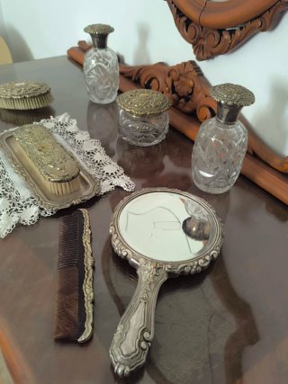 Juego tocador antiguo cristal y alpaca.