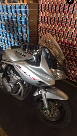 Suzuki Bandit 600S Plata con Baúl