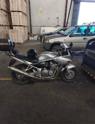 Suzuki Bandit 600S Plata con Baúl