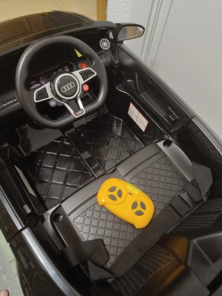 Coche eléctrico Audi TT RS para niños