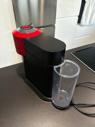 Cafetera Nespresso Roja y Negra