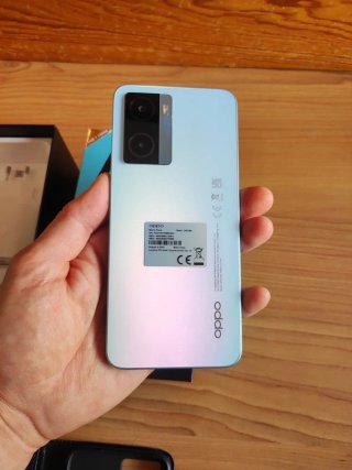 OPPO A57s - Negro y Morado