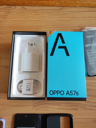 OPPO A57s - Negro y Morado