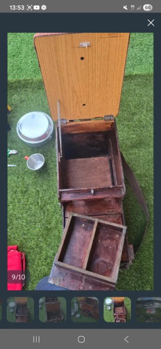 Caja de pesca con caña y accesorios