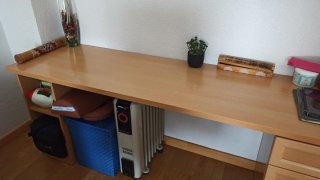 Escritorio madera cajones metal plástico