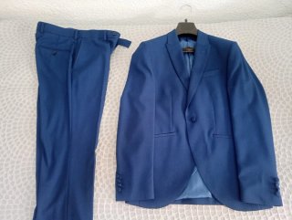 Traje de hombre azul talla 46.