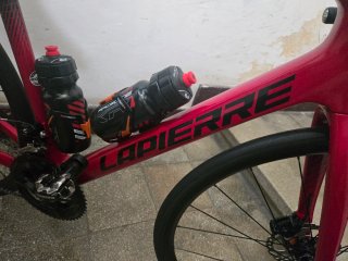 Bicicleta Carretera Lapierre Roja tiene extra