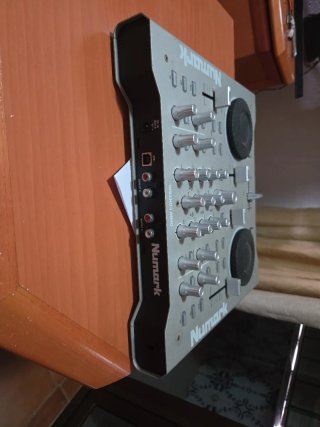 Numark Mesa de Mezcla DJ