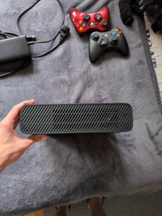 Xbox 360 Negra con Accesorios y algunos juegos.