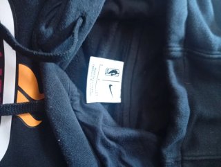 Sudadera Nike NBA Knicks Negra Logo Rojo