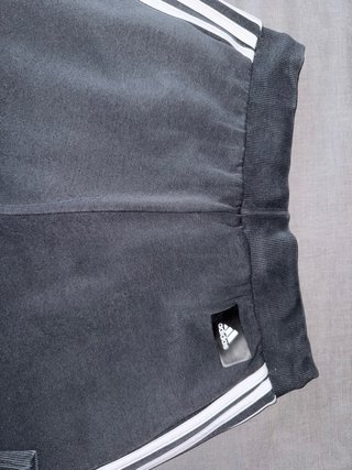 Pantalones Adidas Negros con Rayas Blancas