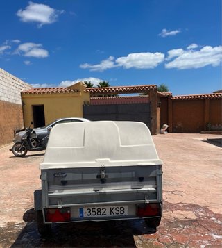 Remolque con tapa
