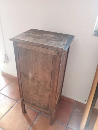 Cómoda antigua de madera para restaurar