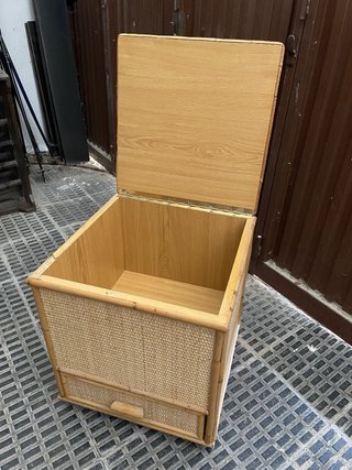 Baúl Asiento Mimbre con Cajón