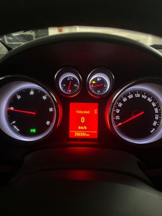 Opel Astra J 2012