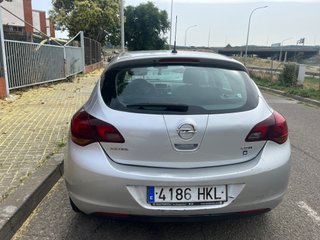 Opel Astra J 2012