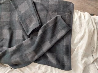 Sudadera Columbia gris y negro con etiquetas