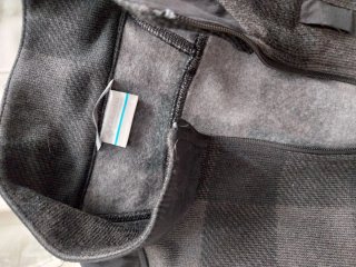 Sudadera Columbia gris y negro con etiquetas
