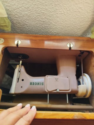 Máquina de coser Singer beige