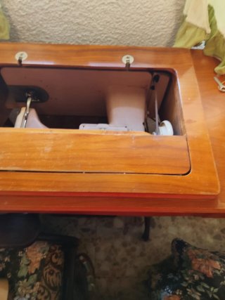 Máquina de coser Singer beige