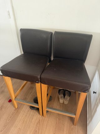 Juego de 2 Sillas Altas Cocina Madera y Piel