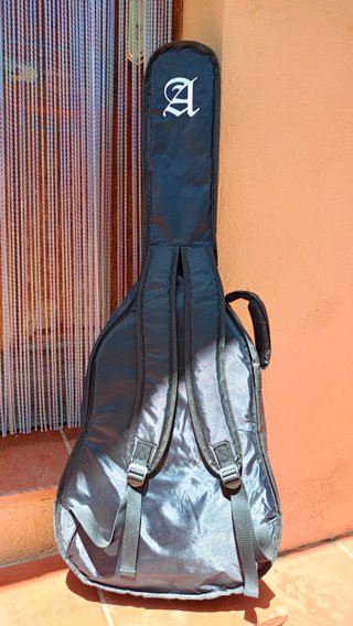 Guitarra Alhambra Z-Nature con funda y soporte