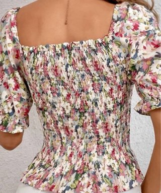 Blusa floral manga abullonada
